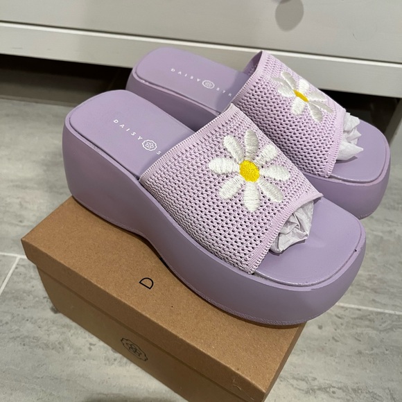 Daisy Lavender Slide Sandals Size 6 - Picture 3 of 5